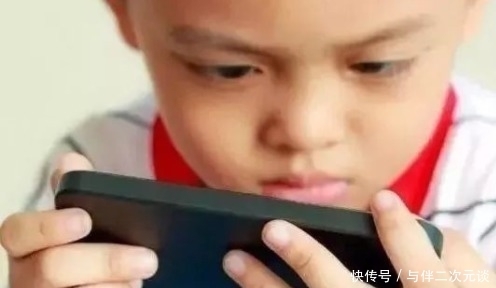 虚拟游戏|“妈妈，我玩一会手机”，这位母亲的做法，让孩子主动远离手机