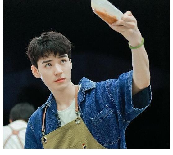 宋亚轩|8月6日(周五)综艺看点~ 龚俊、杨紫、刘耀文、丁程鑫、那英、蒋欣