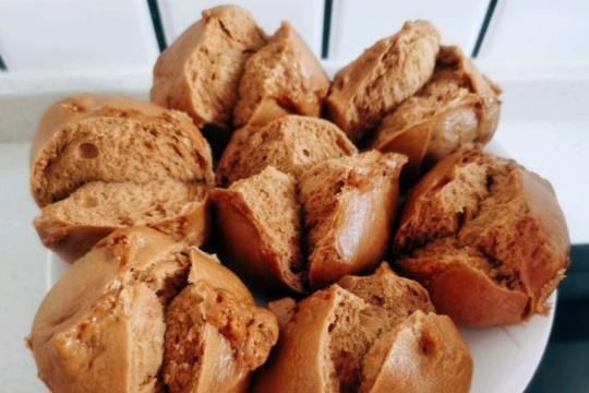 中筋面粉|蒸红糖馒头，不要只加酵母，面里加一点它，香软有嚼劲，个个开花