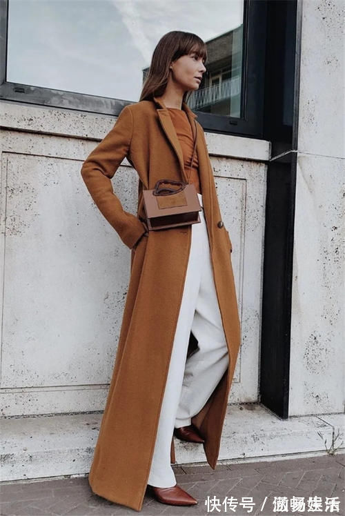 大衣 什么才是中年女人该有的穿搭?大衣+阔腿裤+靴子,优雅时髦又减龄