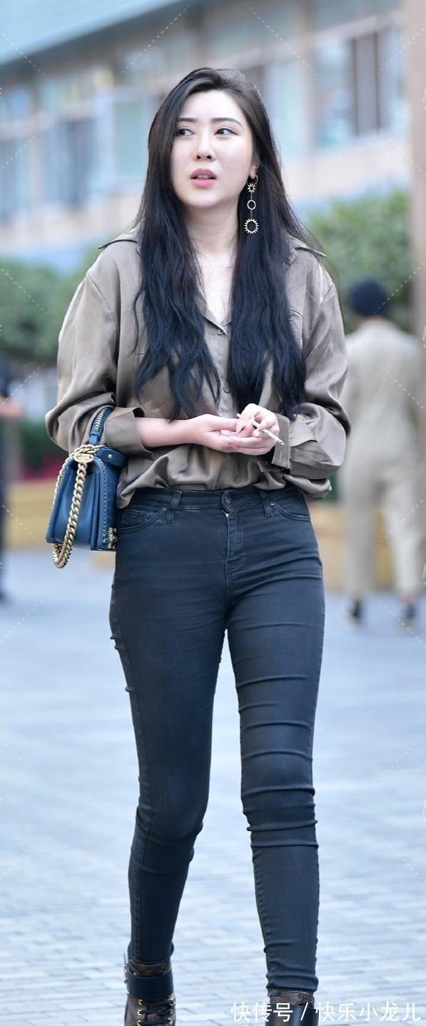 鱼尾 潮流个性的打底裤穿出不同的感觉,带来率性高挑的感觉,舒适养眼