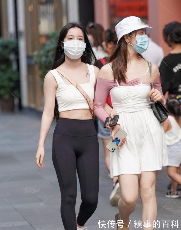 瑜伽裤 修长的短夹克搭配高腰瑜伽裤,充满力量感,洋溢着青春活泼的感觉!