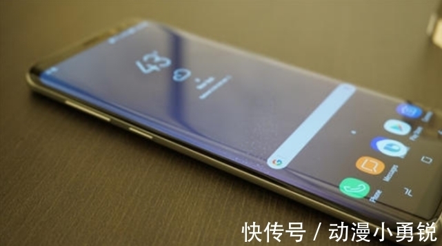 瀑布屏|曾经被大家“追捧”的曲面屏和瀑布屏,为什么突然不火了,内行人一语道破!