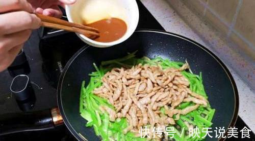 难怪大厨们炒的青椒肉丝那么好吃，原来是有窍门的，谁都能学！