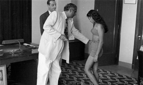 颜值|印度导演面试女明星旧照:颜值惊艳,面试过程揭开了宝莱坞的黑暗