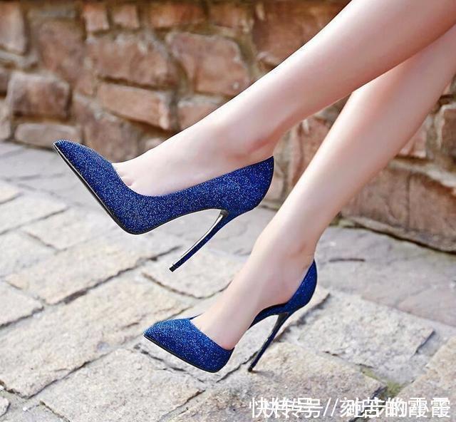 方扣 优雅经典的高跟鞋轻松驾驭,尽显女性优雅的现代气质