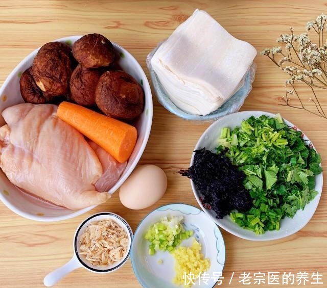 香菇鸡肉馄饨,薄皮大馅,汤鲜肉嫩!