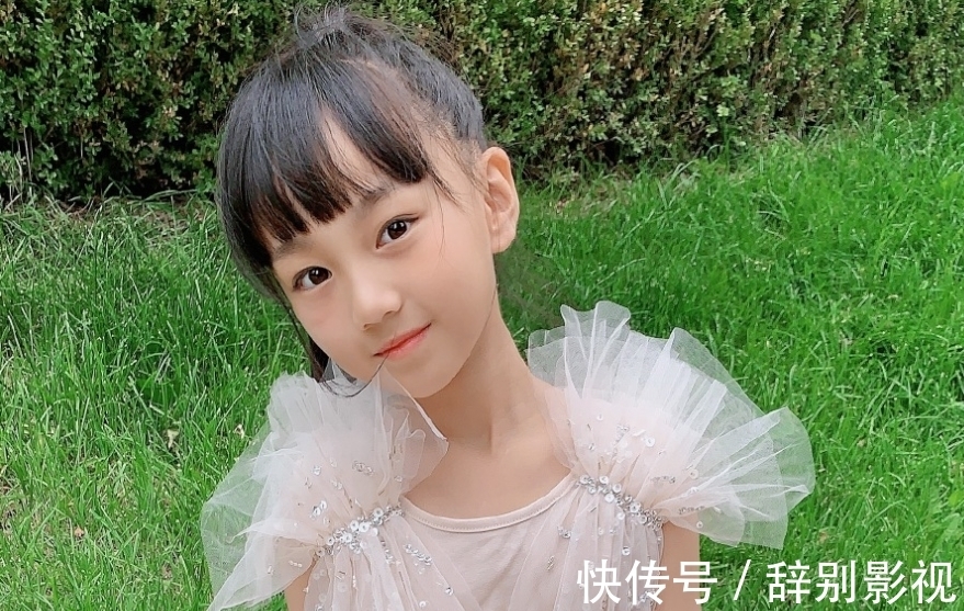 鄧倫|8歲阿拉蕾同框董力,“小山竹”近照曝光,鄧倫寵愛的女孩長大了