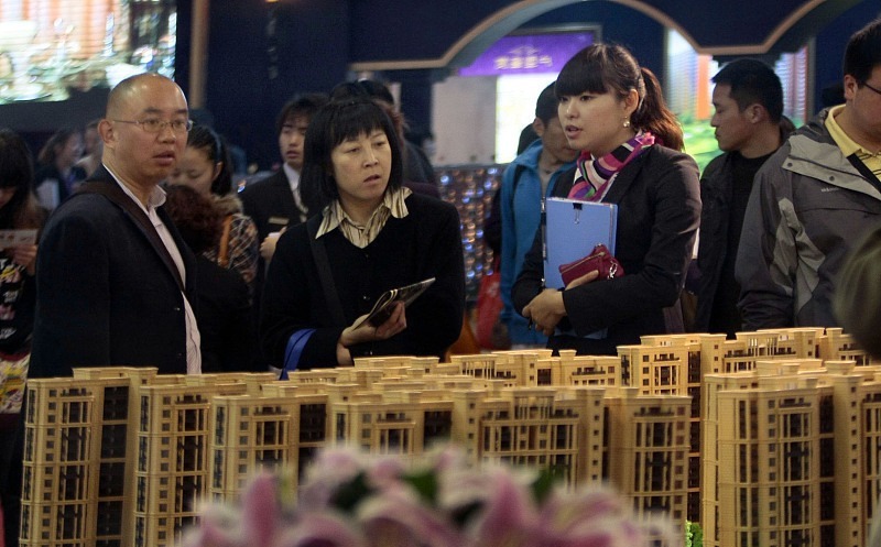 今明|今明两年手上有30万现金，要不要买房曹德旺给出答案