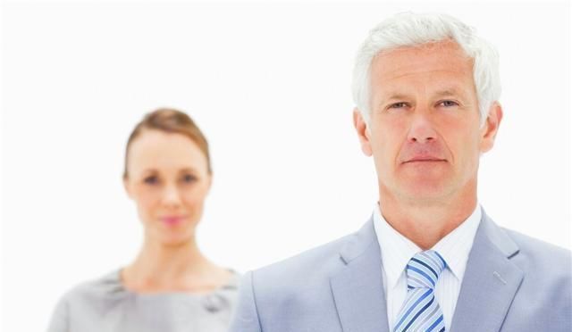 微量元素|长白头发,真只是缺维生素导致的?专家:这几点也有可能导致白发