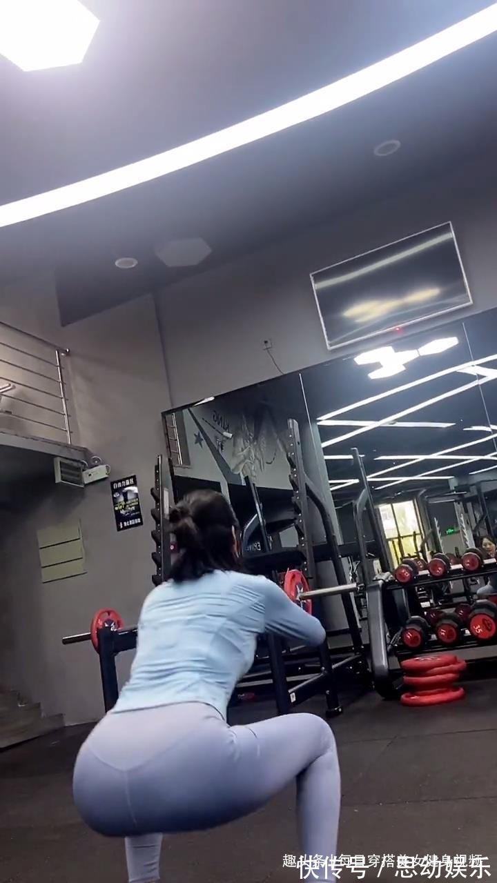 直角肩|两个休闲动作,让你也拥有Lisa的“直角肩”,简单易学,居家可做