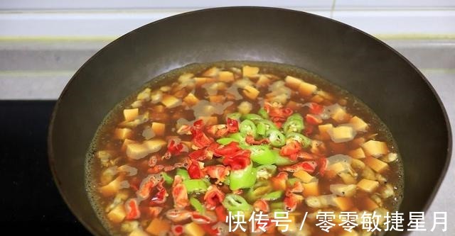 香辣蛤蜊豆腐羹营养丰富,香辣鲜美,色香味俱全!