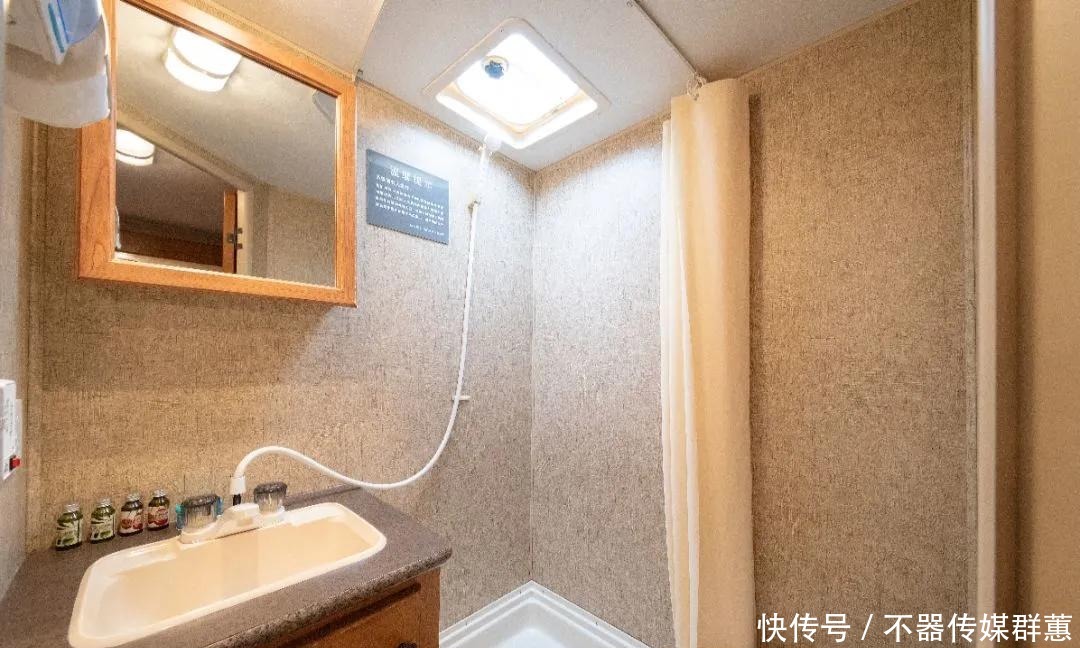 老年|徐凫岩步云谷,这个悬崖边上的房车营地,只需要自驾1小时