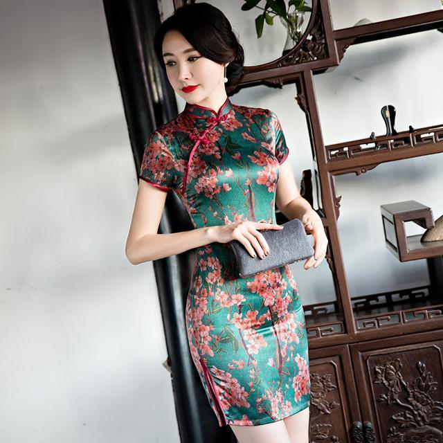 旗袍 穿上旗袍的她,真是惊艳了时光,倾国倾城,风韵犹存