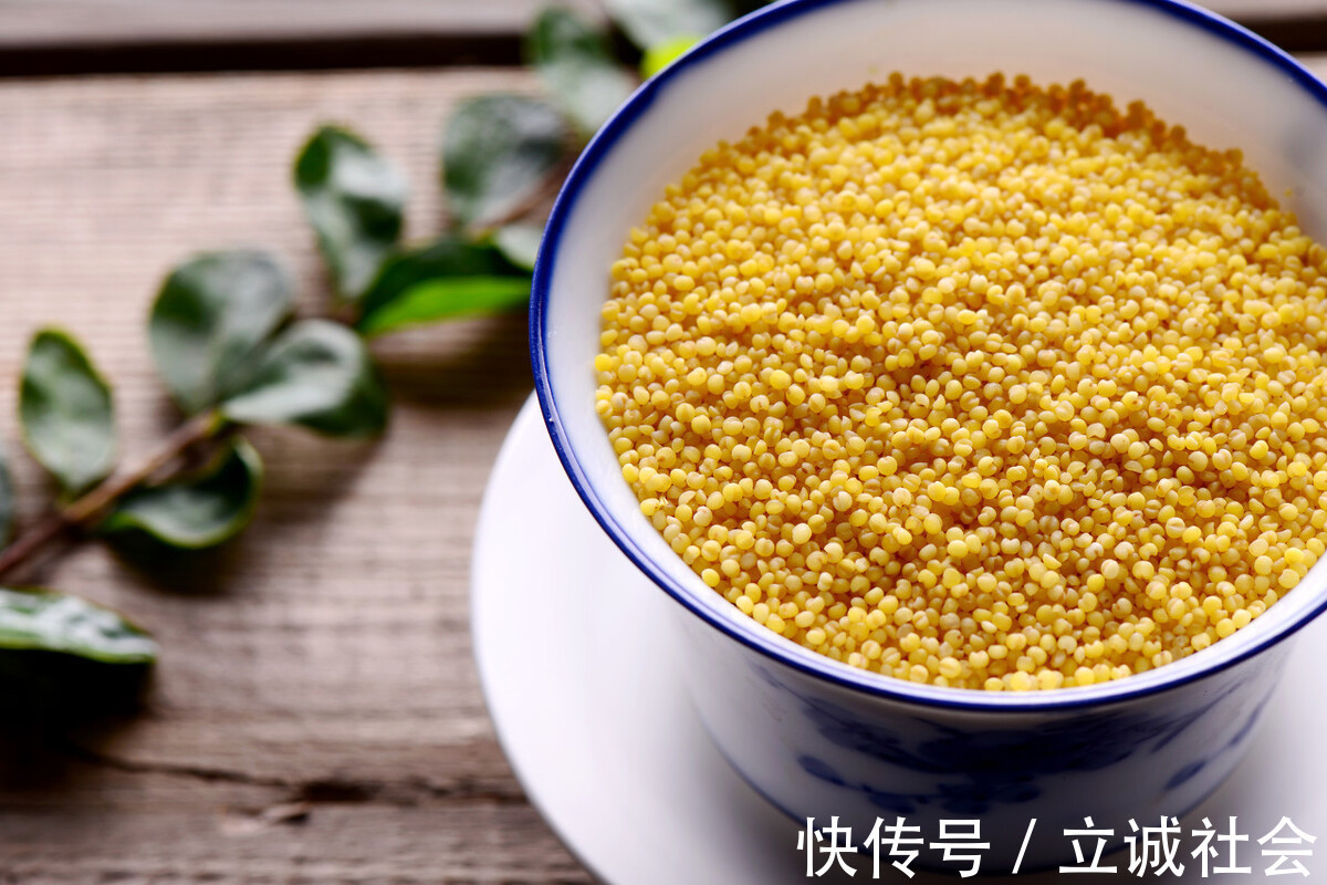小米粥|熬小米粥,最忌直接下锅,学会2个窍门,米粥香浓好喝,还有米油