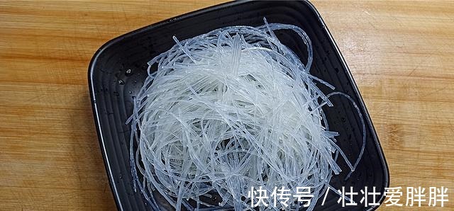 鸭血豆腐炖粉丝这样做,汤鲜味美,做了满满一大锅吃的非常爽!