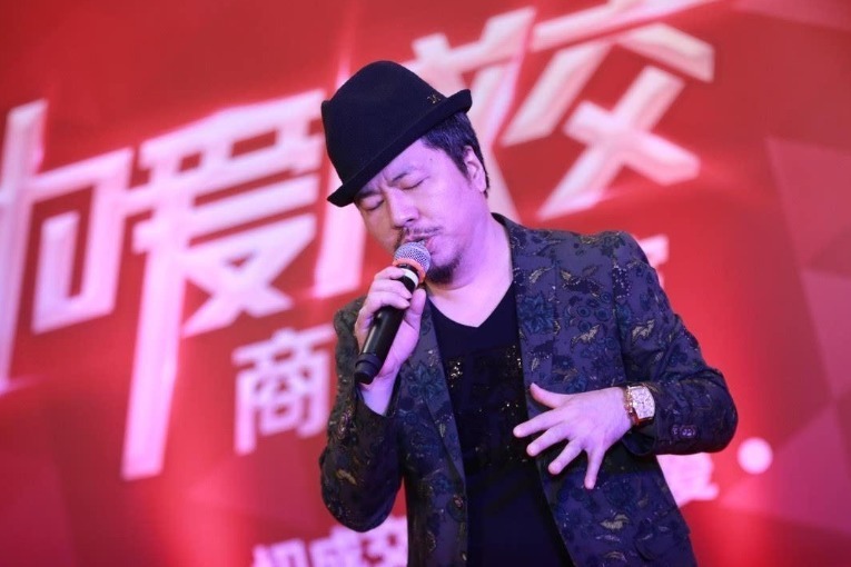 鳥巢|因調(diào)侃大陸綜藝被批，卻靠大陸綜藝翻紅，在鳥巢開演唱會(huì)被稱奇跡