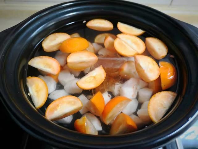  全家人|咳嗽总不好？80岁奶奶：两种食材一起煮，清热润肺，全家人不咳嗽