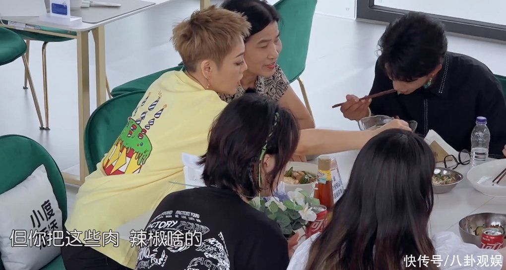 中餐廳|黃曉明為減肥太自律，學(xué)女明星只吃一根面條，寧?kù)o當(dāng)面吐槽太作