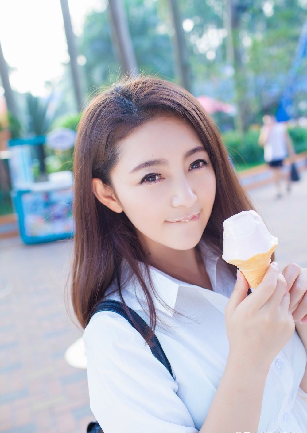 夏茉gigi楚楚动人清新美女乐园生活照