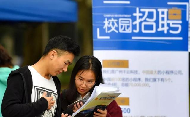 打针|年薪50万以上的人,通常学历能达到什么水平?答案现实得让人心寒