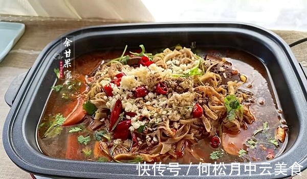 此菜上桌米饭都不够了，食材丰富多样做法也简单，好吃不敢多做！