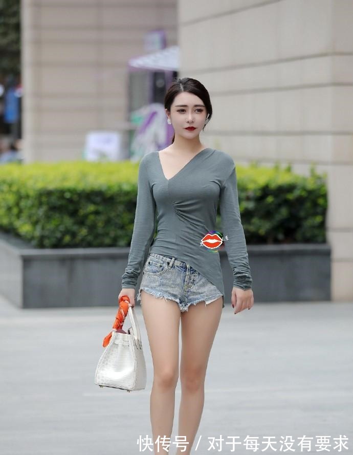 跑风|贵妇为了“跑风”，在衣服上“剪一刀”，看起来不仅跑风还很时尚