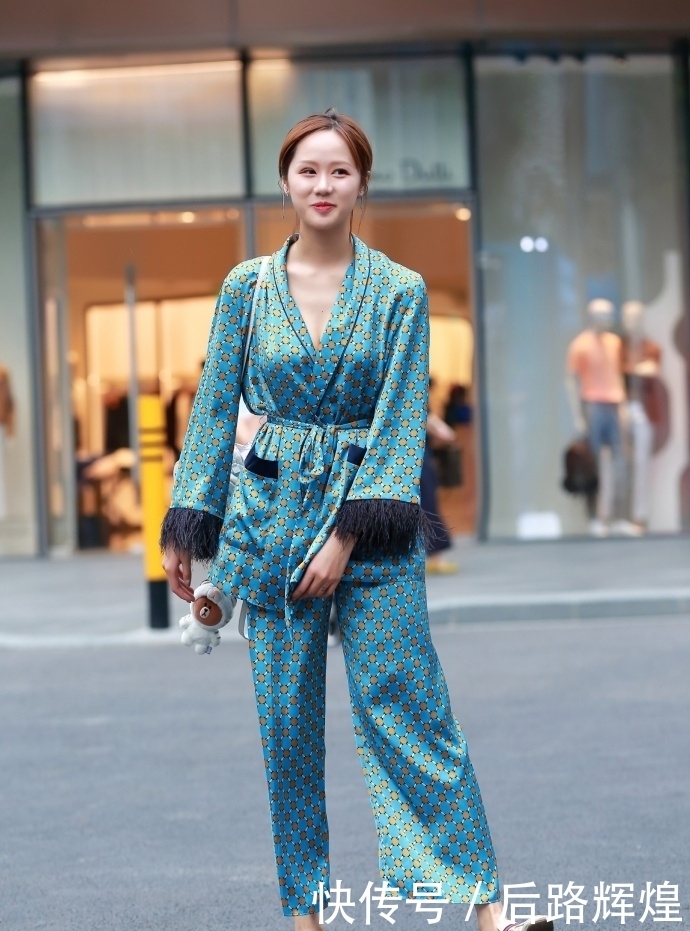 甜美|街拍丨小姐姐俏皮可爱,太甜美可人了