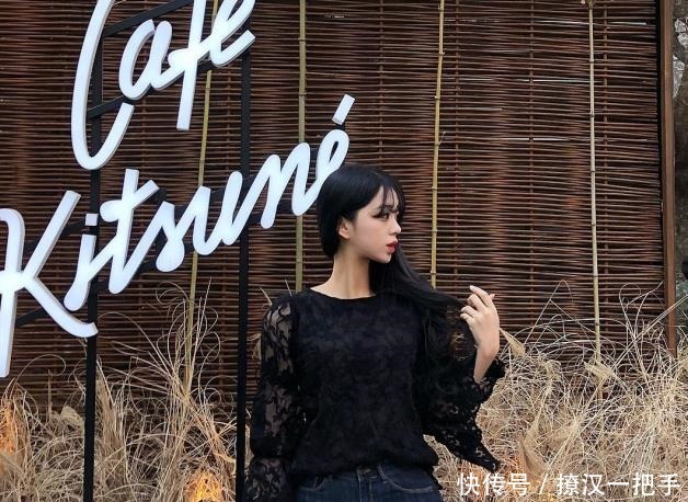 牛仔裤尽显时尚女王气质,完美呈现婀娜身形!