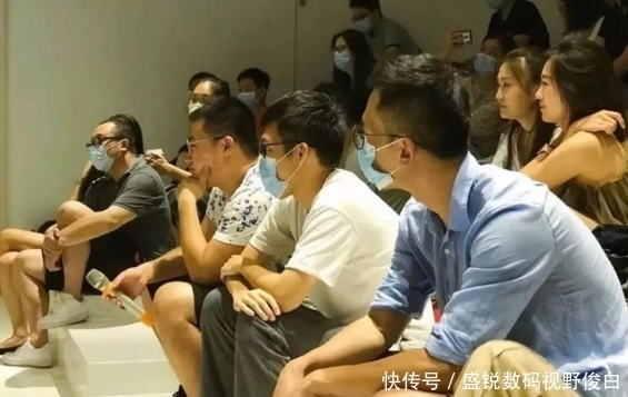 文笔 文笔温柔表演成熟 宋万博“看呐,这人”脱口秀内容喜感不落俗套