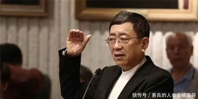 易中天为何瞧不起余秋雨?余秋雨自称不识