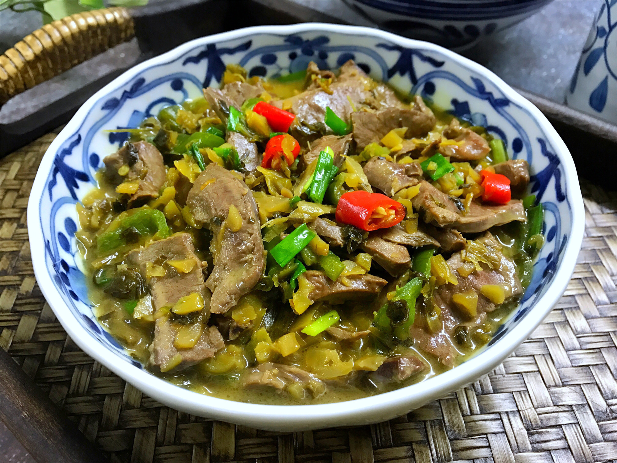 睡眠不好的人要多吃此菜,2分钟教你做,香辣开胃没腥味,超下饭