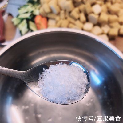  正宗地道的拌豆腐泡做法，速来围观