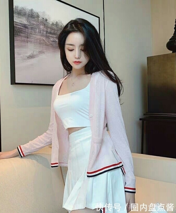 内衬 清新学院风,开衫搭配吊带短裙,低调不张扬