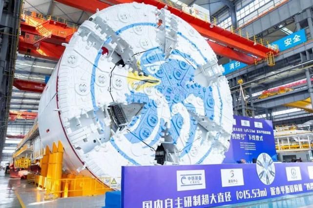 直径 国内最大直径水下盾构“妈湾号”刀盘顺利下井