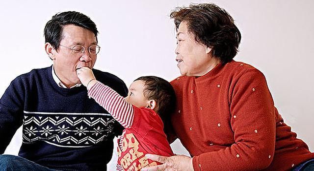 孩子|孩子孝不孝顺从小就能看出来,这2种孩子最孝顺,你家孩子是不是