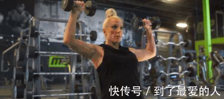 训练|三角肌总是训练不到位？这几个动作可以一试