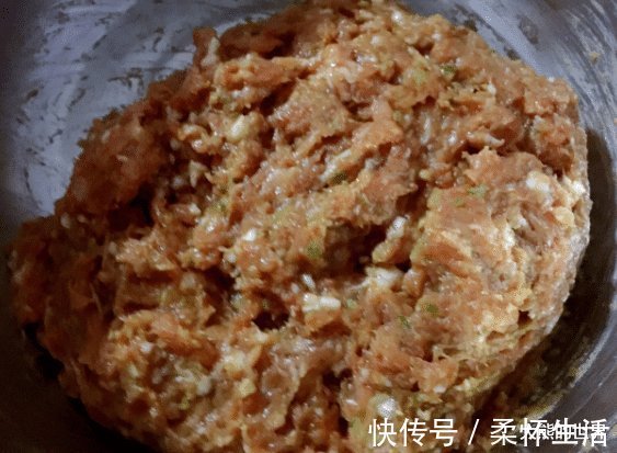 调饺子馅时,有一种料不能放,常有人错放,难怪饺子不好吃