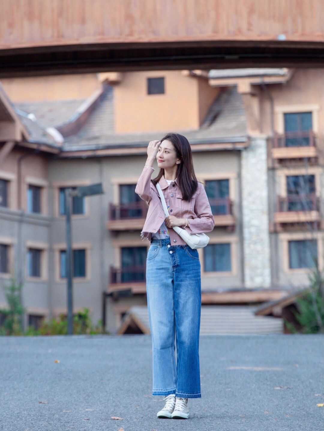 一眼万年 早春就流行穿“牛仔外套”,时髦减龄还不挑人,谁穿都好看