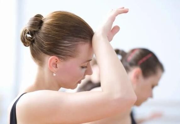 热水泡脚|夏季天气炎热 如何排出养生汗？