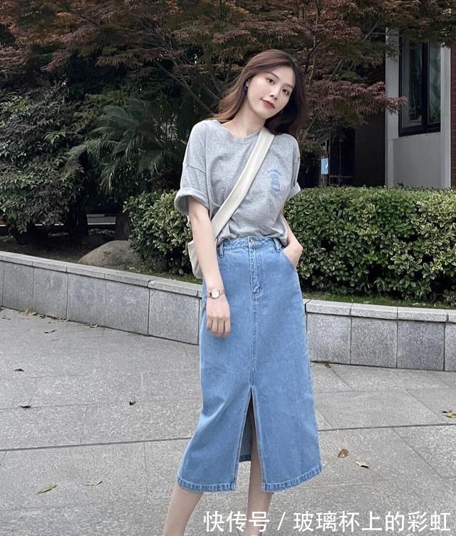 百搭 牛仔裤天天穿,今夏不妨试试这条“牛仔裙”,减龄百搭,还很显瘦!