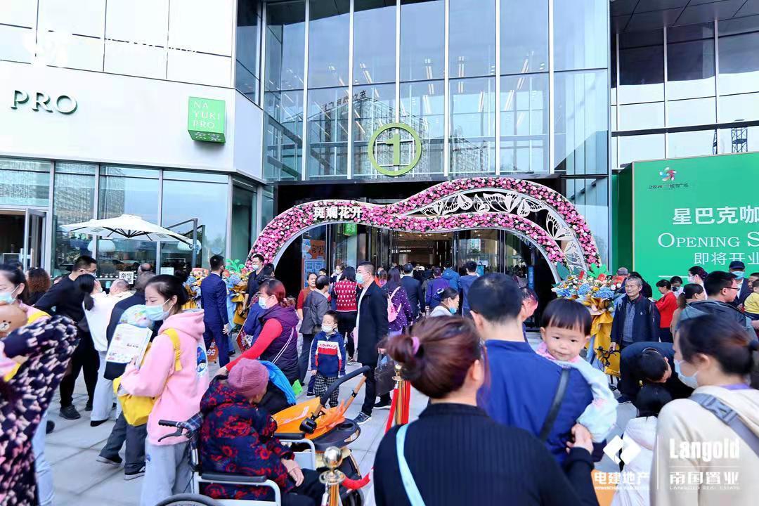 打卡|成都泛悦Mall?城市广场斑斓花开、扬帆起航,首创城北花园式打卡新地标
