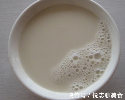 朋友们|做豆浆,豆子泡好别直接打!大厨教你一招,豆浆香浓细腻,特好喝