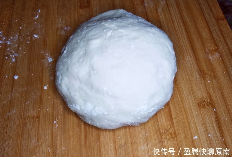 烙韭菜盒，调料施放有讲究!这么做皮酥馅鲜，韭菜翠绿不下汤