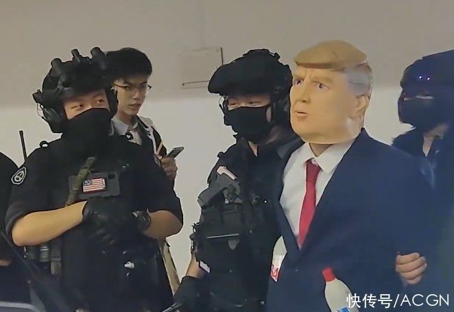 老乔|暑假漫展上的cos越来越离谱了,cos叔叔还不算,还cos川宝