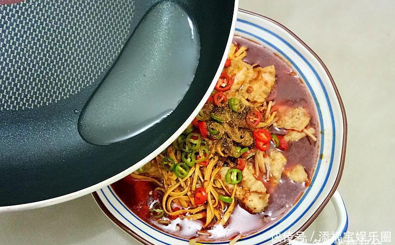 超嫩滑的水煮肉片,麻辣鲜香,红亮诱人,太有食欲了