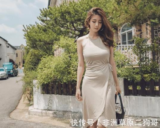 裙子 浅灰色的裙子采用围脖的设计,让人感到非常的时尚