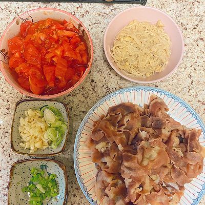 金针菇|番茄肥牛汤