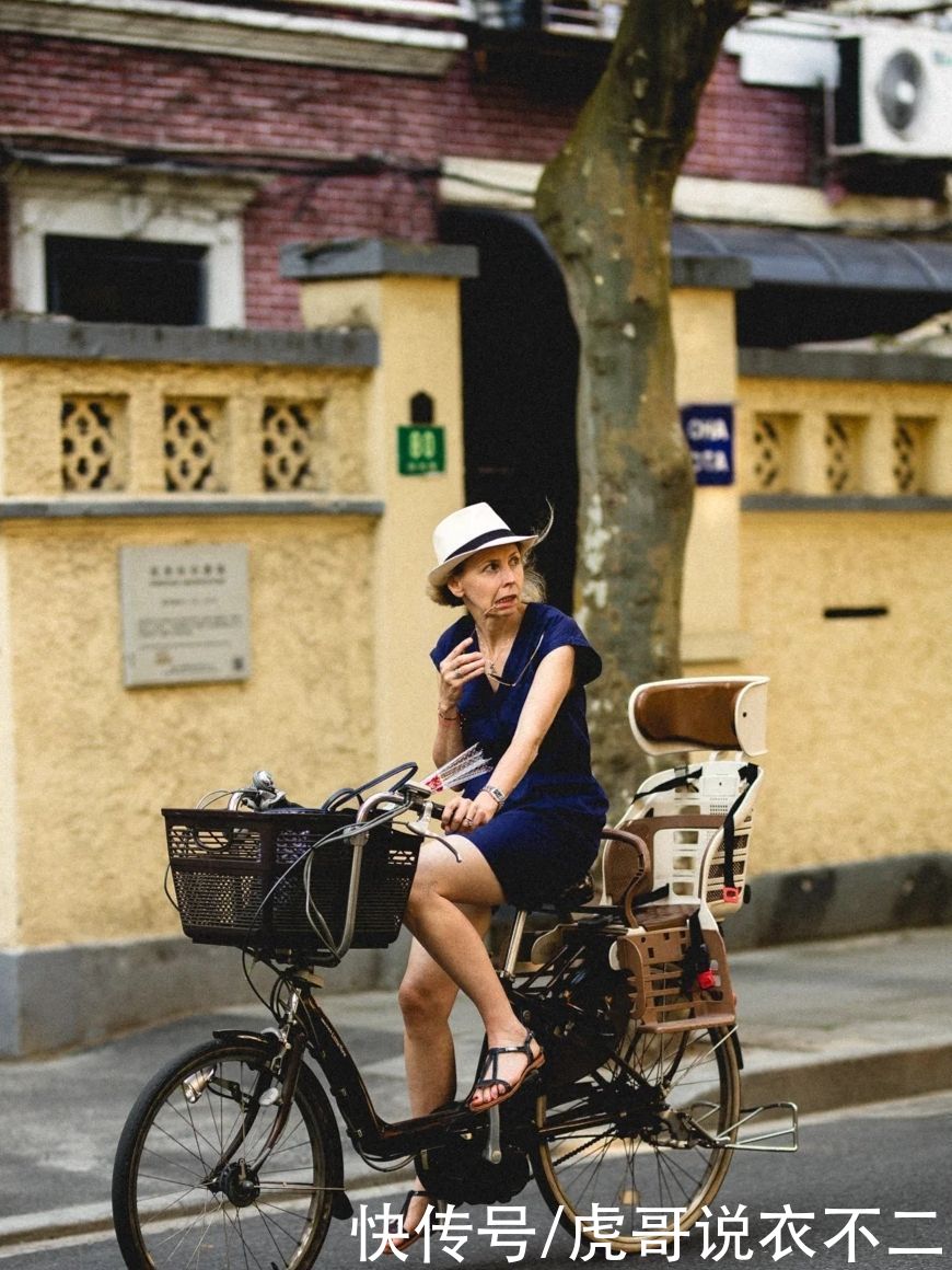 街拍|上海老年人的夏日出街装，比年轻人还会穿，这才是真正的简约时髦