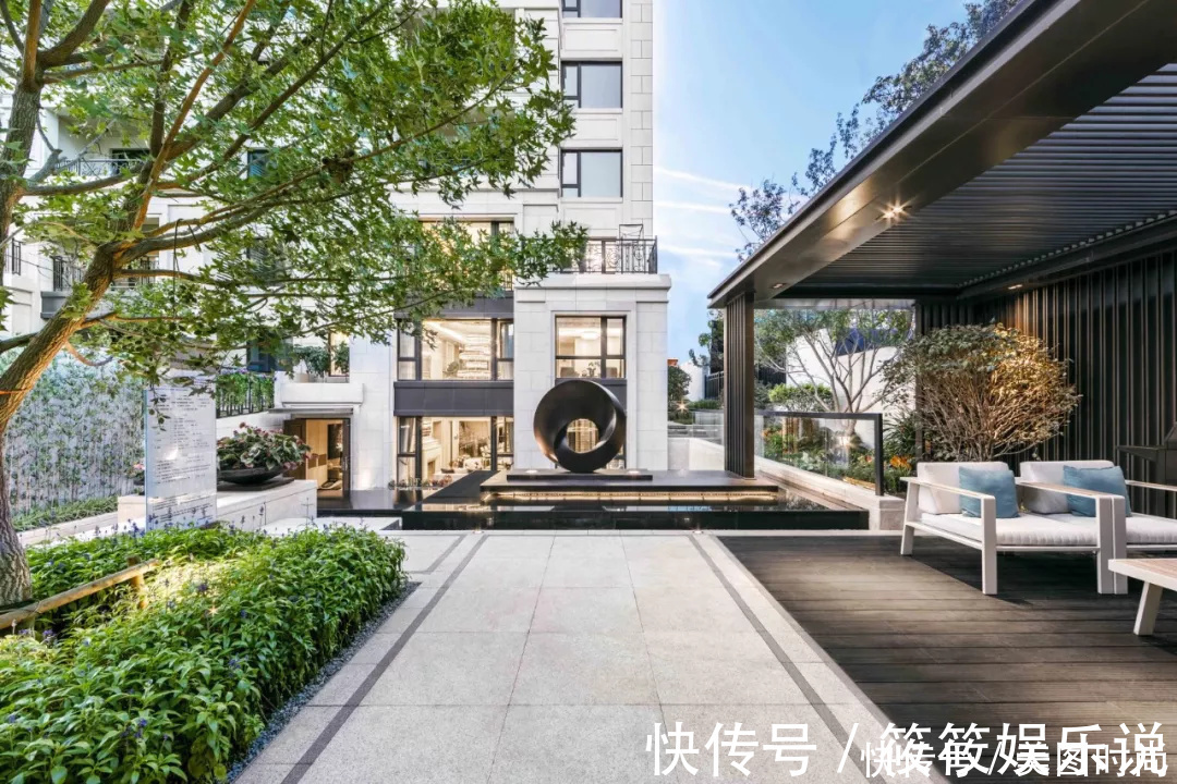 风格|15个东南亚“庭院景观”设计，阳光泳池棕榈树，在家仿似在度假